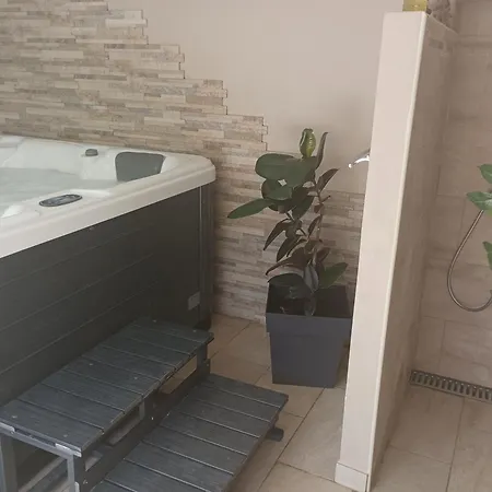 Mimilou Mont St Loup Piscine Privee Apartment *