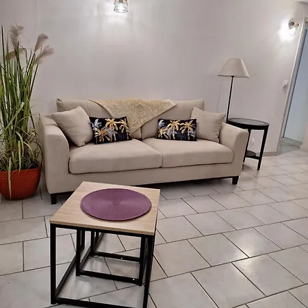 Mimilou Mont St Loup Piscine Privee 아파트